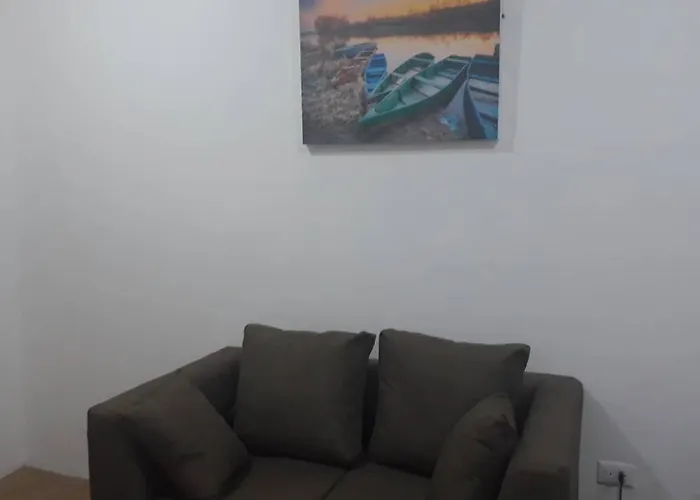 Ej's Place Hostel *