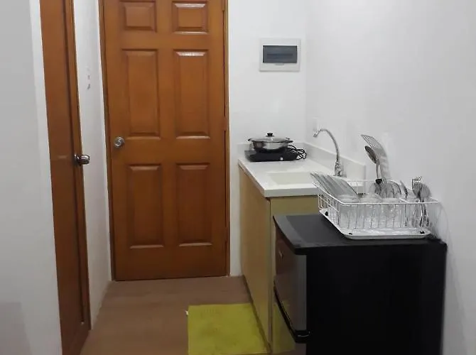 Ej's Place Hostel *
